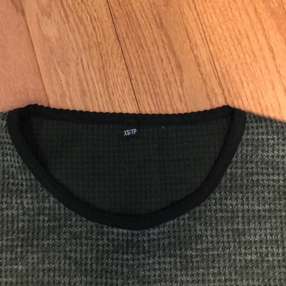 Québec designer top. Size XS - Picture 5 of 6